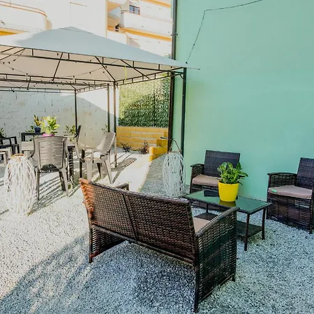 Etesia فندق مبيت وإفطار 3*