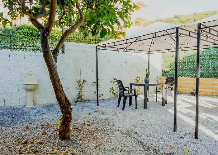 Etesia فندق مبيت وإفطار