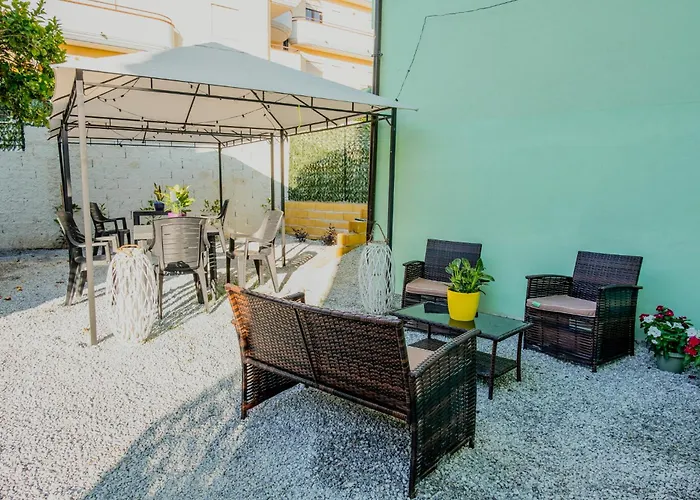 Etesia فندق مبيت وإفطار 3*