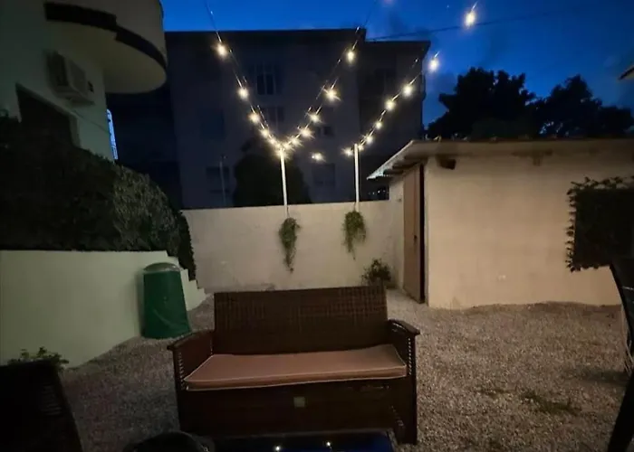 Etesia فيبو فالينتيا