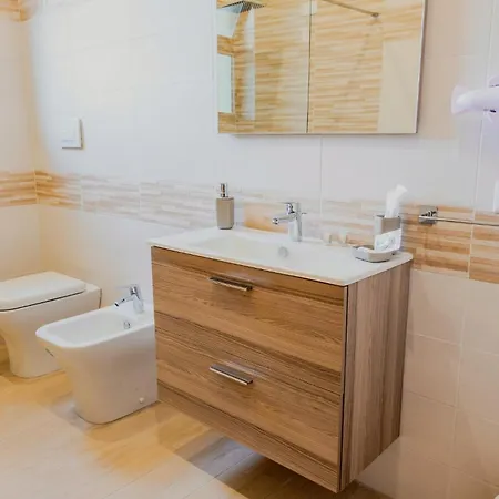 Etesia Oda ve Kahvaltı 3*