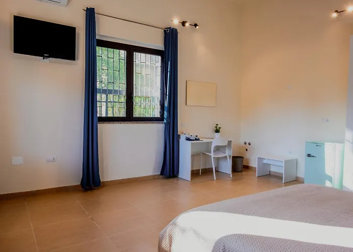 Etesia לינה וארוחת בוקר 3*